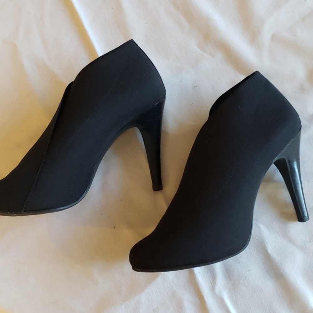 Heels - Picture 2 of 3